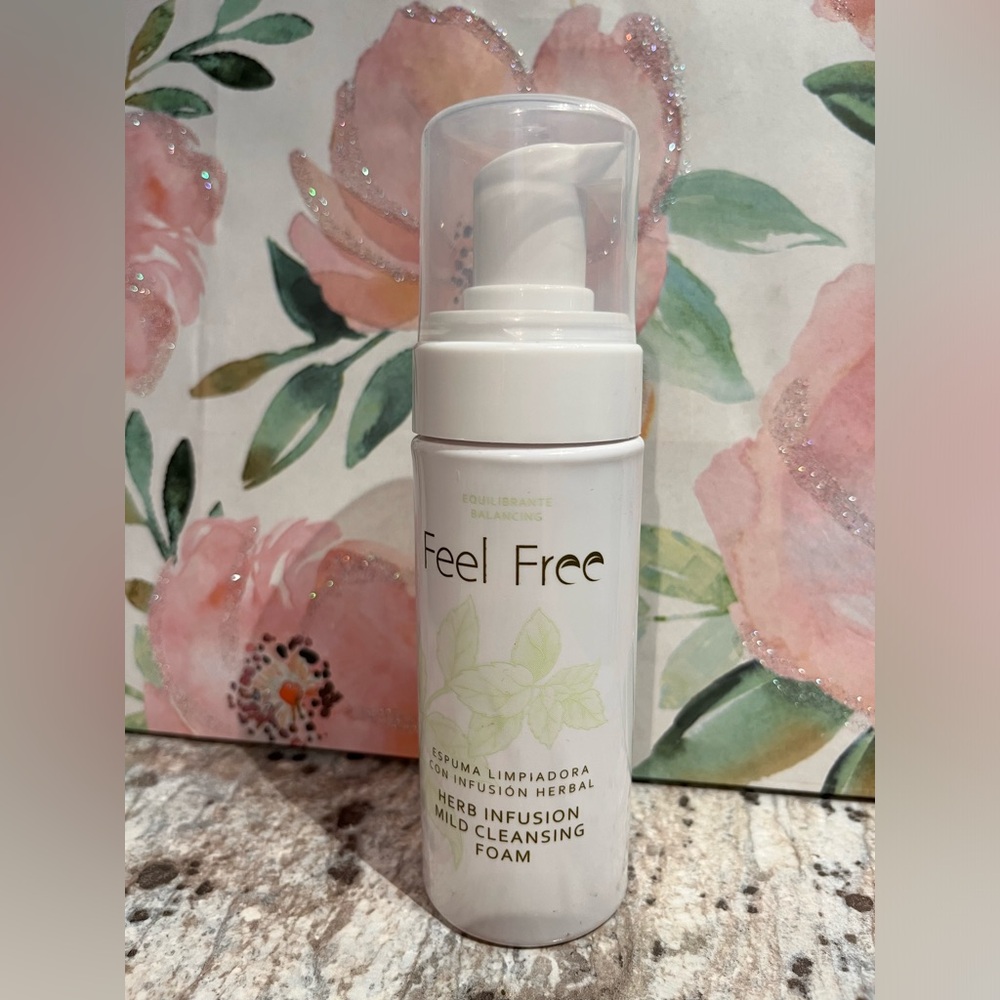 Feel Free🌿 HERB INFUSION MILD CLEANSING FOAM